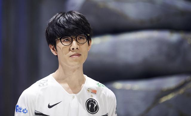 整活了整活了，AG超玩会教练竟然把DYG教练删除好友