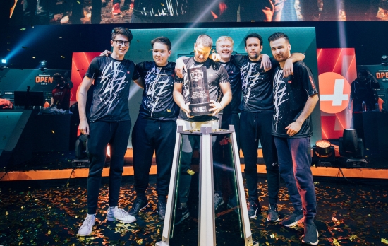 BLG分享微博杯比赛返图：勇敢冲锋 力争上游